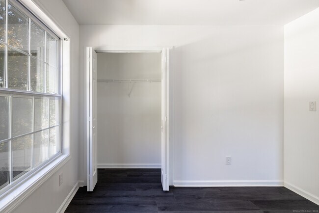 Building Photo - 107 Waverly Ave