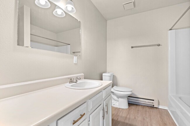 Building Photo - 2BD Condo in Pueblo West!