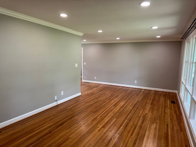 Building Photo - Fabulous Home in Crieve Hall 4BR, 3BA Home