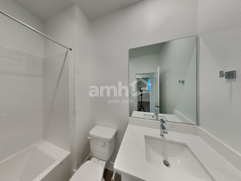 Building Photo - 8935 Dwarf Chin Ave