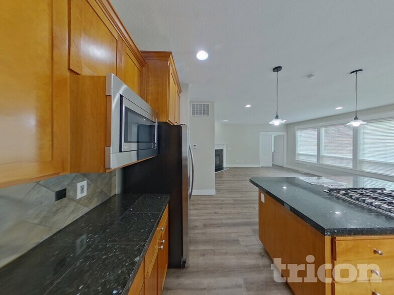 Building Photo - 15135 SW Tanner Ln