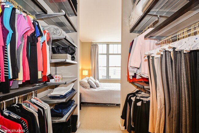 Building Photo - 1200 W Monroe St