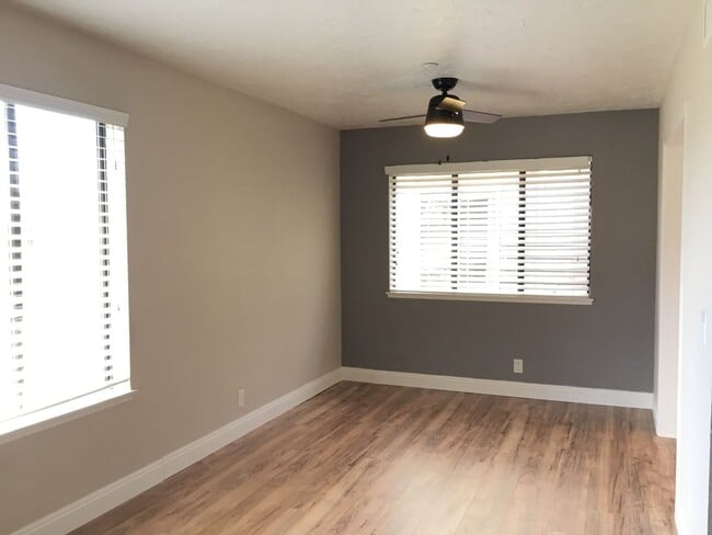 Building Photo - 2BR 2BA Condo-AC, Washer/Dryer in Unit, Pe...
