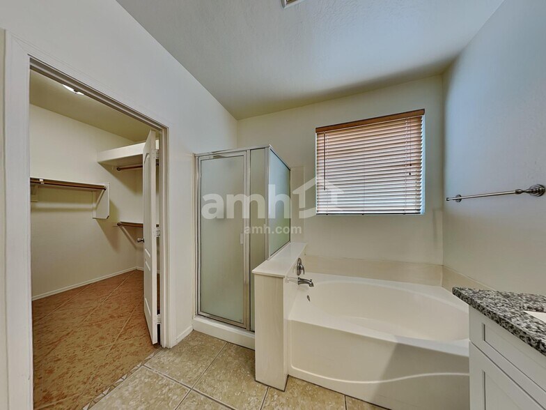 Building Photo - 3443 E Santa Fe Ln
