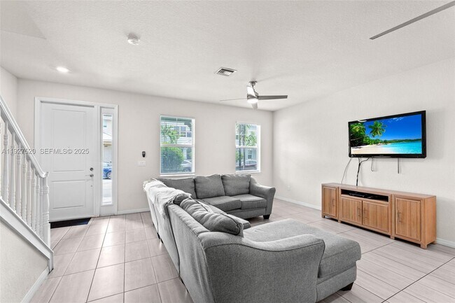 Building Photo - 1190 Eucalyptus Dr