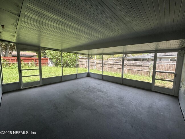 Building Photo - 2842 Tulip Cir E