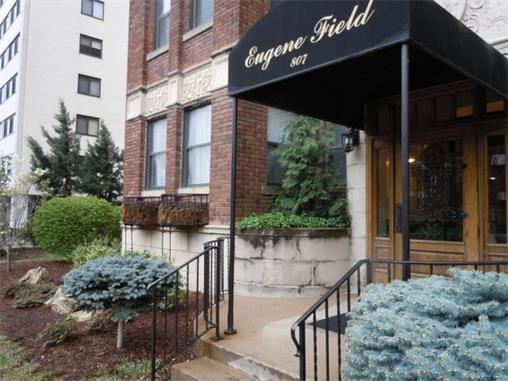 Building Photo - 807 W 48th St