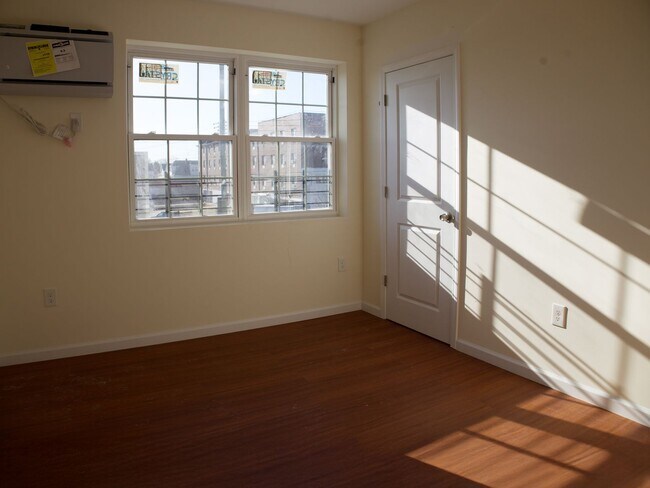 Building Photo - NEW 3 BEDROOM APT IN SOUNDVIEW