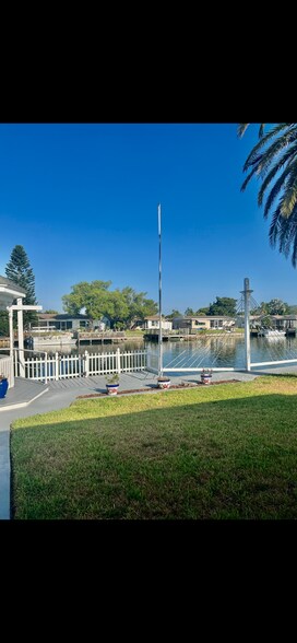 Building Photo - 2337 Hama Dr