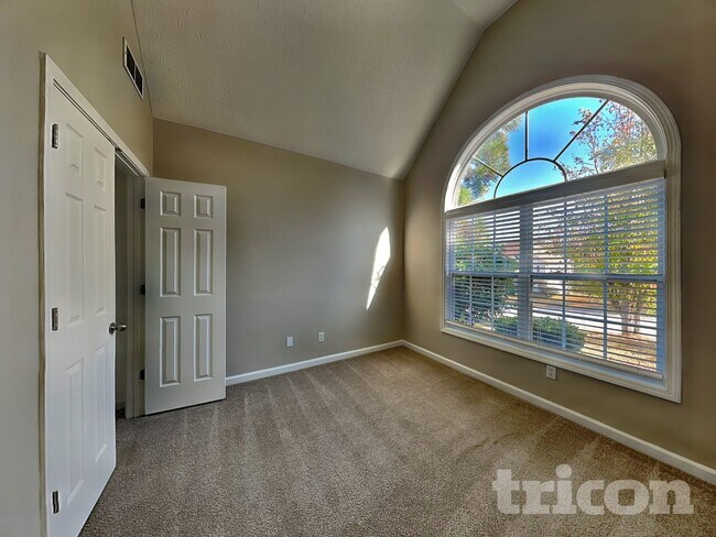 Building Photo - 210 Shenandoah Dr