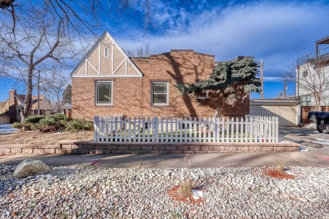 Building Photo - LOCATION LOCATION!! Charming and updated bungalow located just west of Wash Park!!