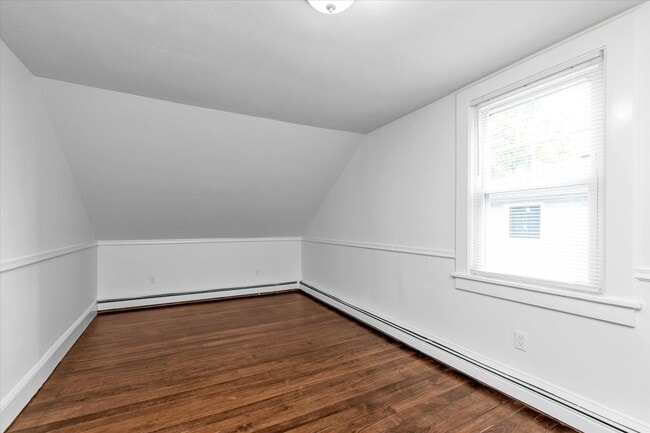 Building Photo - 23 S Bayles Ave
