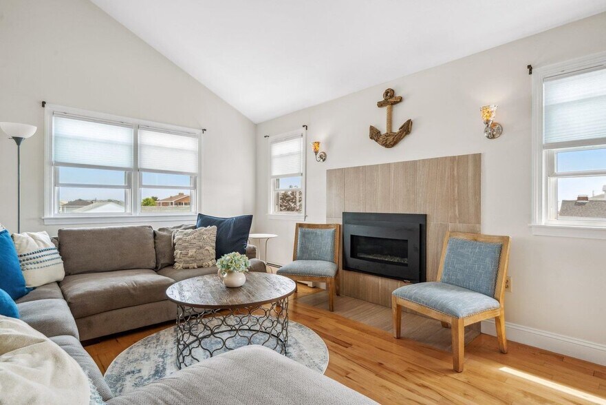 Building Photo - 131 Franklin