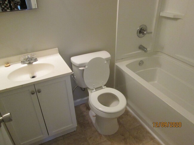 Building Photo - 2 bedroom 1 bath duplex off of Broad River Rd