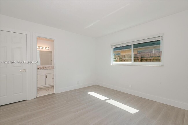 Building Photo - 1511 NW 8th Ave