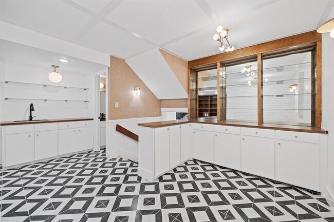 Building Photo - 7518 Stonecliff Dr