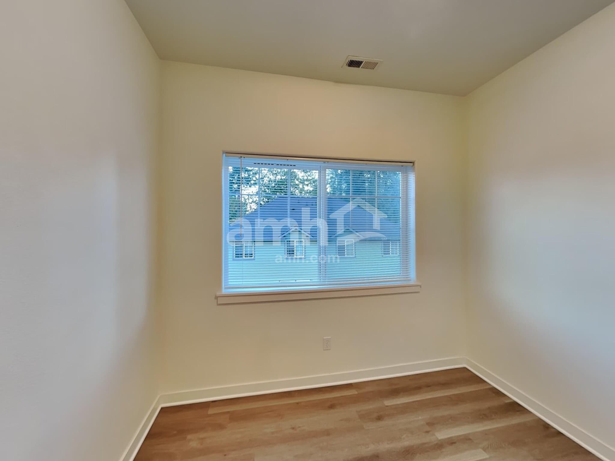 Building Photo - 7329 Rainier Dr