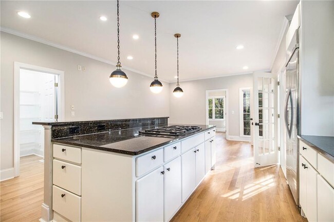 Building Photo - 960 Landmark Dr NE