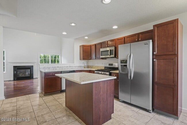 Building Photo - 25B Pointe W Dr