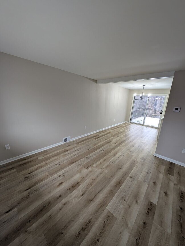 Building Photo - 3 Bed, 1.5 Bath Home in Penn Hills-- Available NOW!