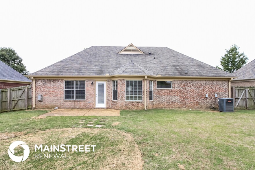 Building Photo - 3182 Pinetree Loop S