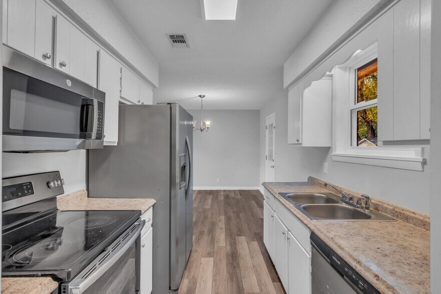 Building Photo - 212 Trailway Cir