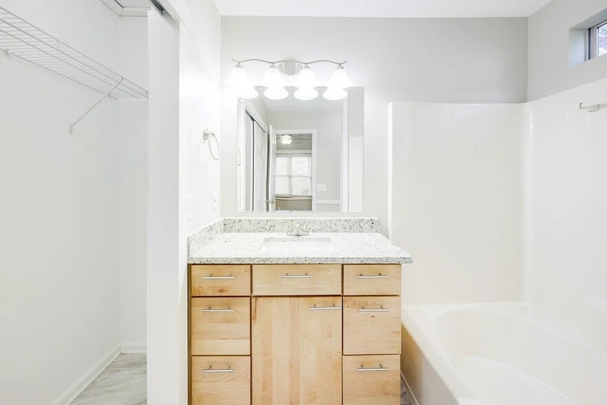 Building Photo - 607 Brentmeadow Cir