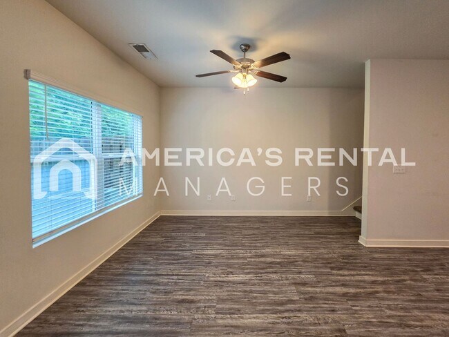 Building Photo - Modern Living in The Heights!