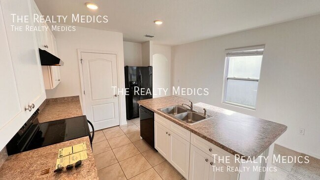 Building Photo - 522 Armoyan Wy