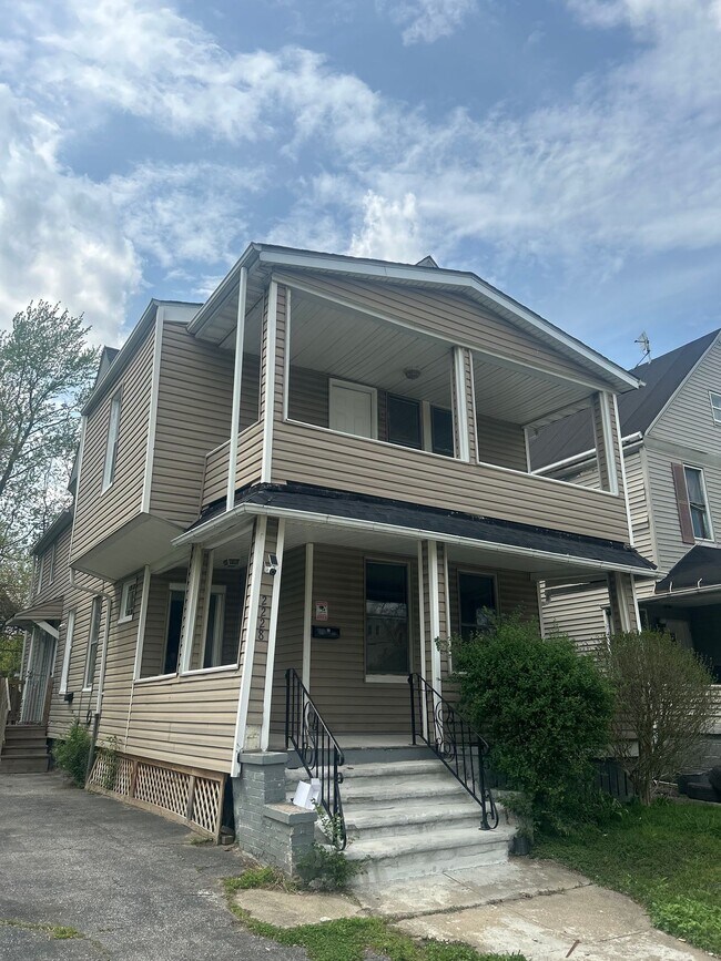 Building Photo - 2bd Duplex Cash Pay