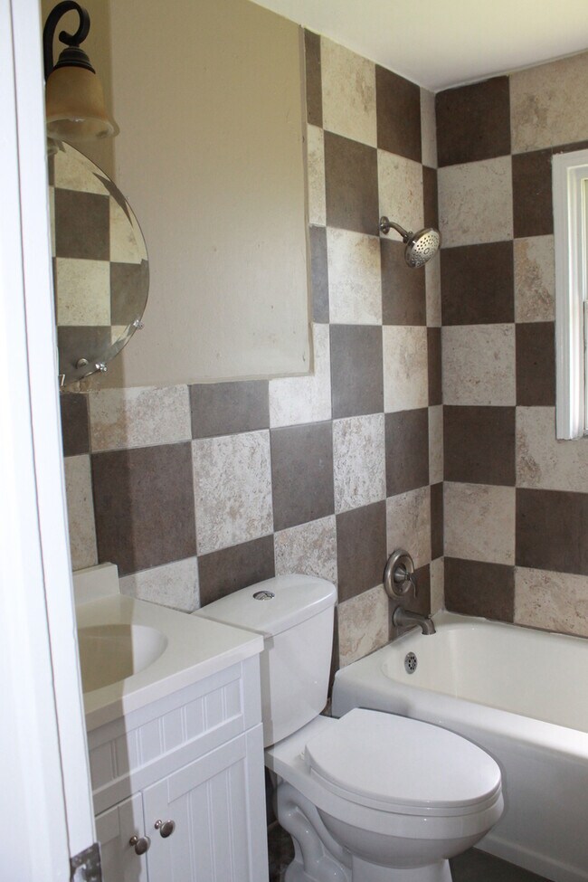 Building Photo - 3 Beds - Tinker Close
