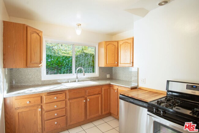 Building Photo - 6501 Drexel Ave