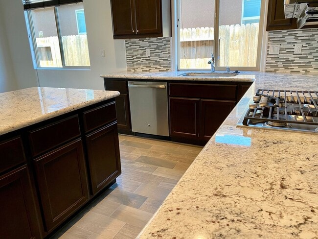 Building Photo - $2,650 Woodside Gated Community 4 Bdrm, So...