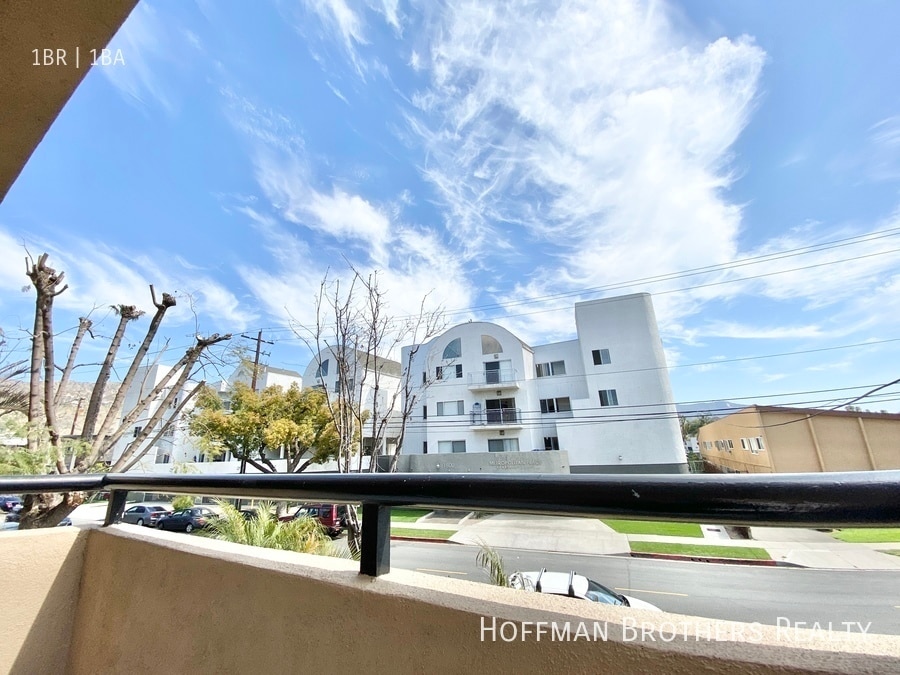 Building Photo - 1725 Grismer Ave