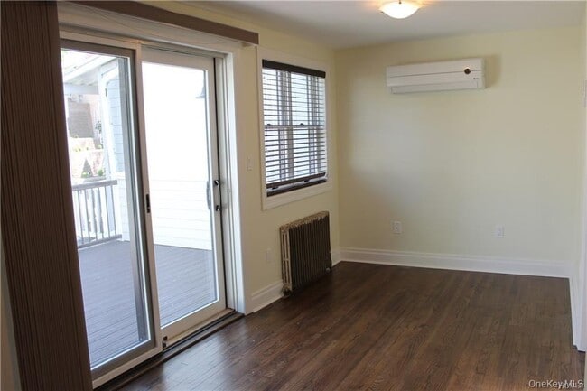 Building Photo - 190 Main St