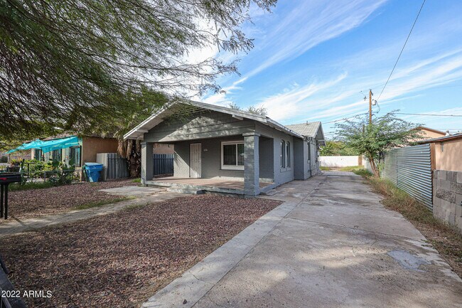 Building Photo - 126 S 10th Ave