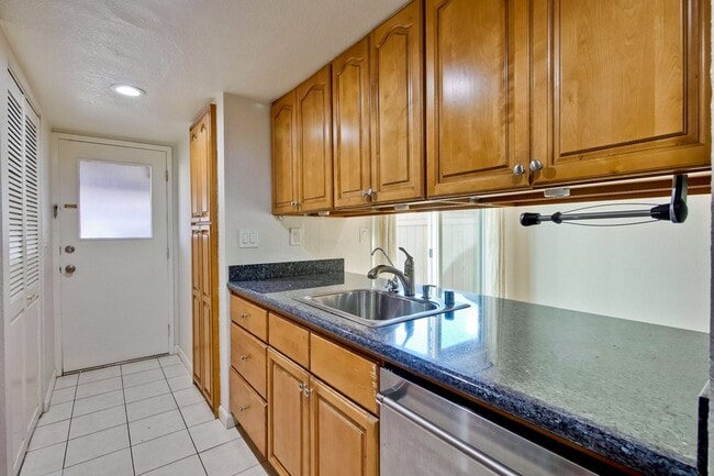 Building Photo - 2-Bed Cupertino Home with Private Yard, In-Unit Laundry, Pool and Clubhouse