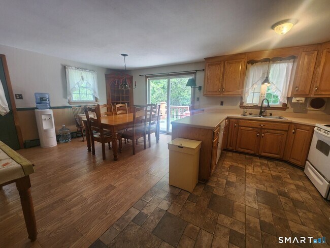 Building Photo - 3 Standish Dr
