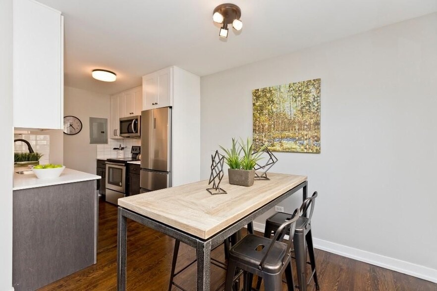 Building Photo - 5536 N Sheridan Rd