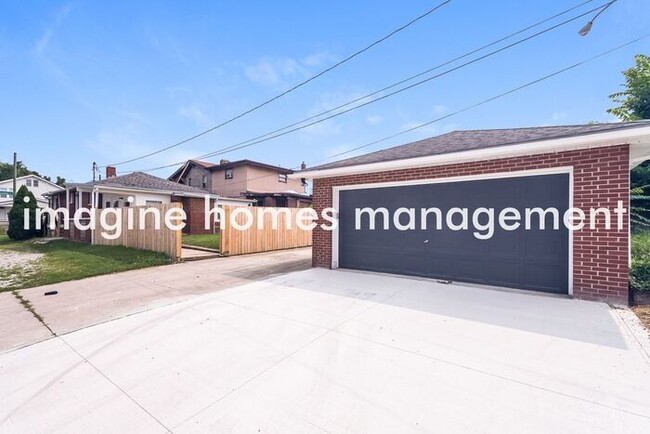 Building Photo - Fully Renovated 4 Bedroom Single Family Ho...