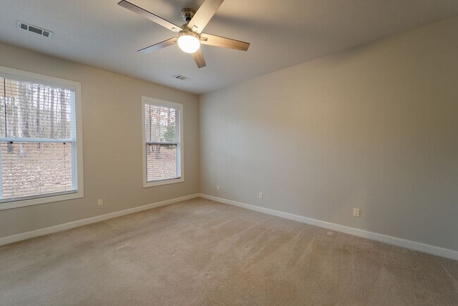 Building Photo - Charming 4 bedroom, 2 bathroom located in the picturesque Hot Springs Village