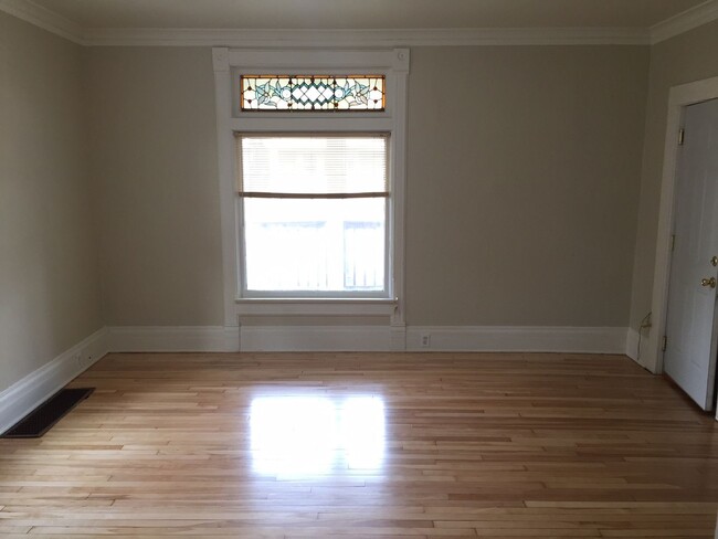 Building Photo - 642 Jackson St
