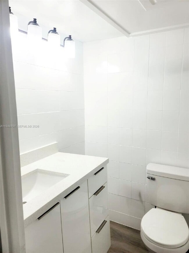 Building Photo - 6804 Brookline Dr