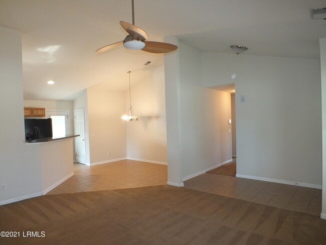 Building Photo - 255 Colony Dr