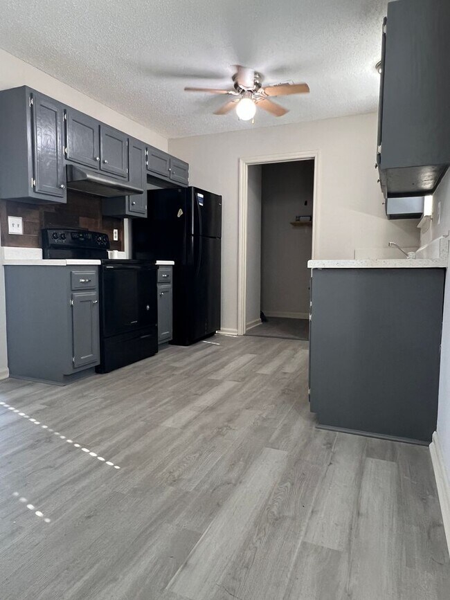 Building Photo - 33 Co Rd 398