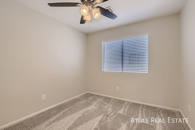 Building Photo - 1833 Fan Fare Dr