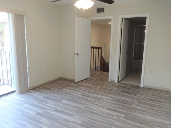 Building Photo - 2425 24th Ct