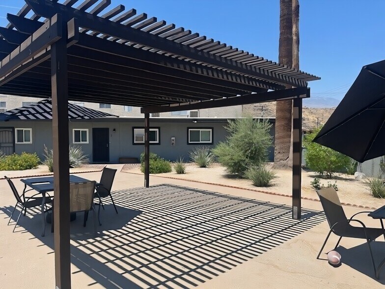 Building Photo - 36947 Melrose Dr