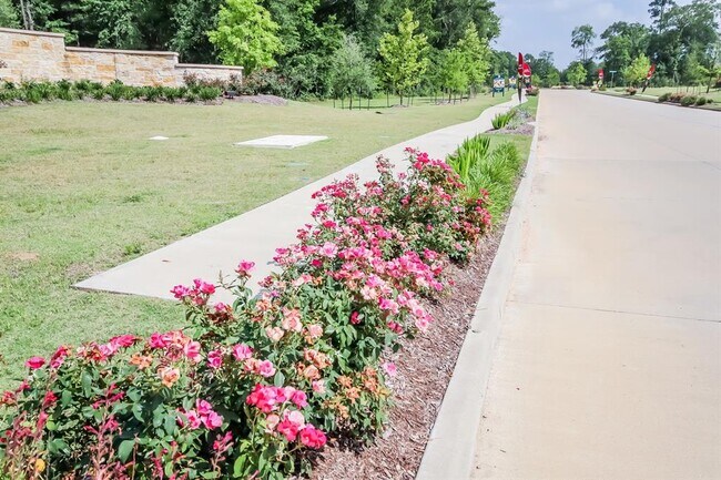 Building Photo - 10470 Sweetwater Creek Dr