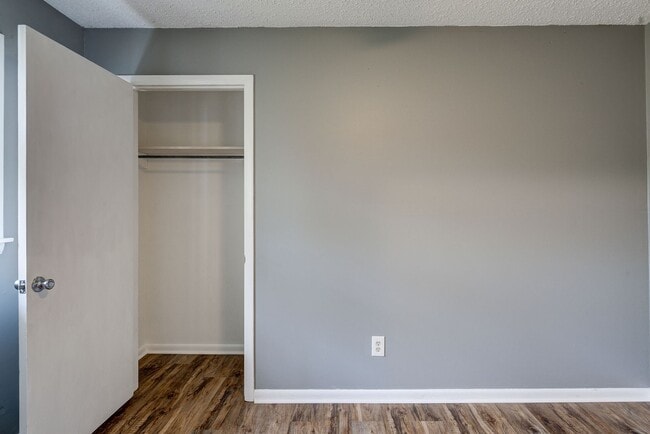Building Photo - Newly Renovated 3 Bedroom Rental in Johnso...